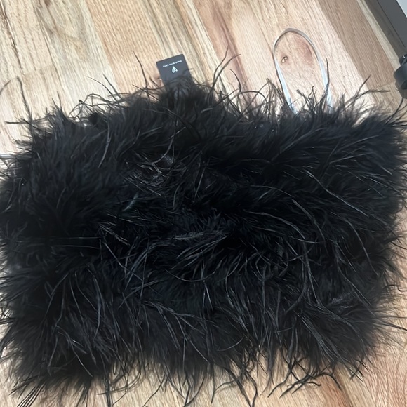 Lulu’s Black feather top - Picture 3 of 4